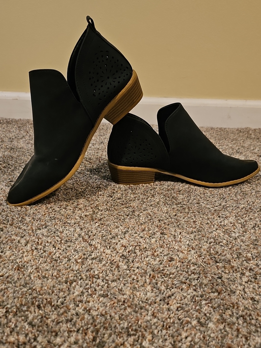 Women's Size 42 Black Cutout Ankle Booties - Sleek Everyday Style